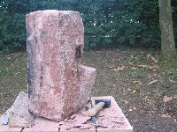 Stein hochkant - die Grundfläche wird verschmälert